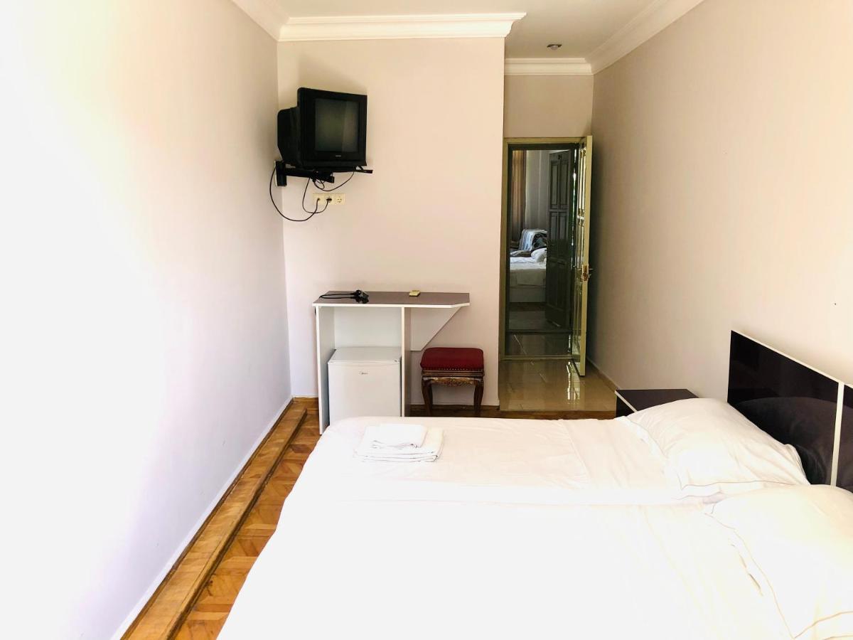 Hotel Dolphin Батуми Экстерьер фото