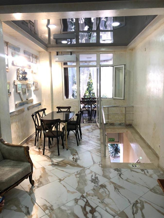 Hotel Dolphin Батуми Экстерьер фото
