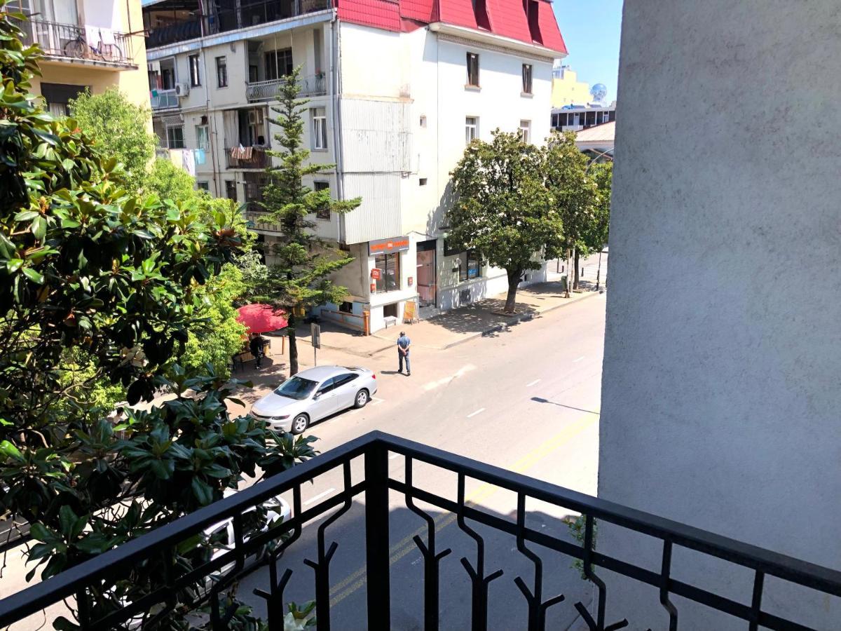 Hotel Dolphin Батуми Экстерьер фото