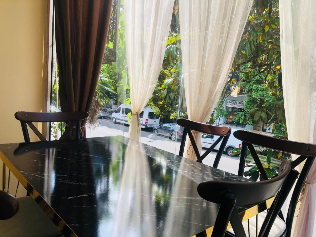 Hotel Dolphin Батуми Экстерьер фото
