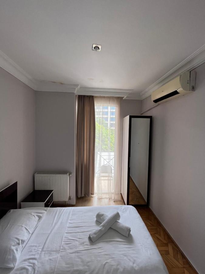 Hotel Dolphin Батуми Экстерьер фото