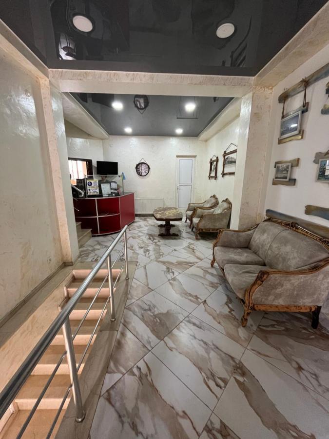 Hotel Dolphin Батуми Экстерьер фото
